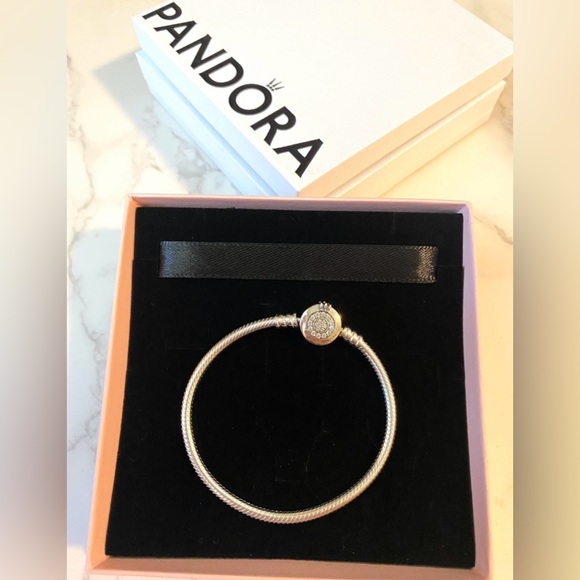 Moments Sparkling Crown O Snake Chain Bracelet 589046C01 main image 0